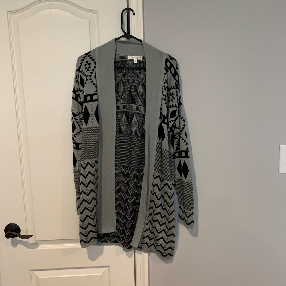 Gray/black sweater